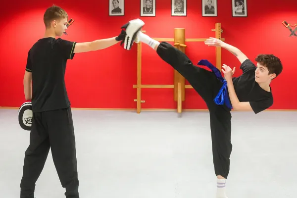 kung-fu-singen-jugendliche Teens Kampfsport in Singen für mehr Selbstvertrauen